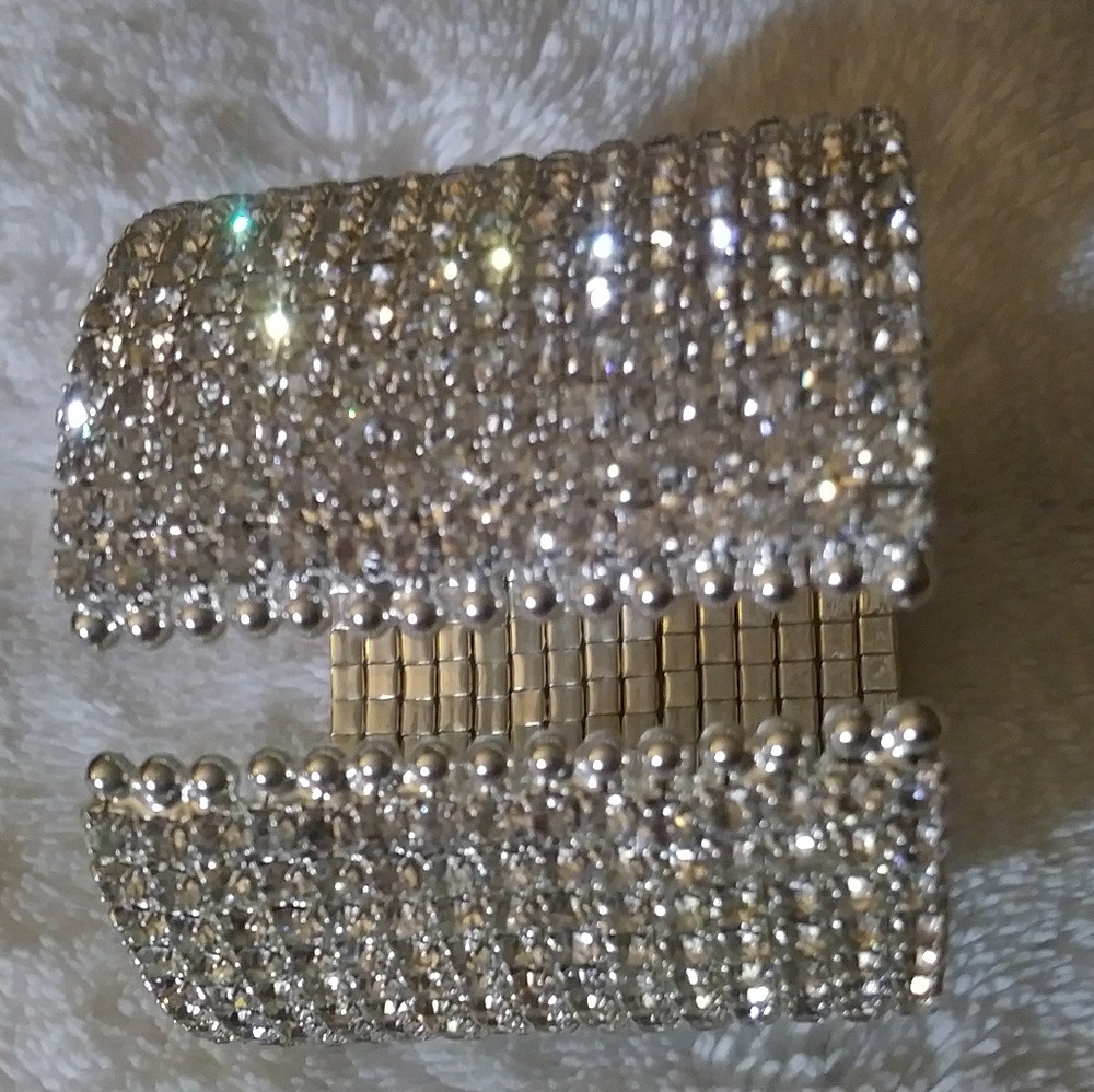 Beautiful Silver Plated15 Row Prong Set Bracelet - Picture 8 of 8